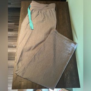 Figs woman’s scrub pants